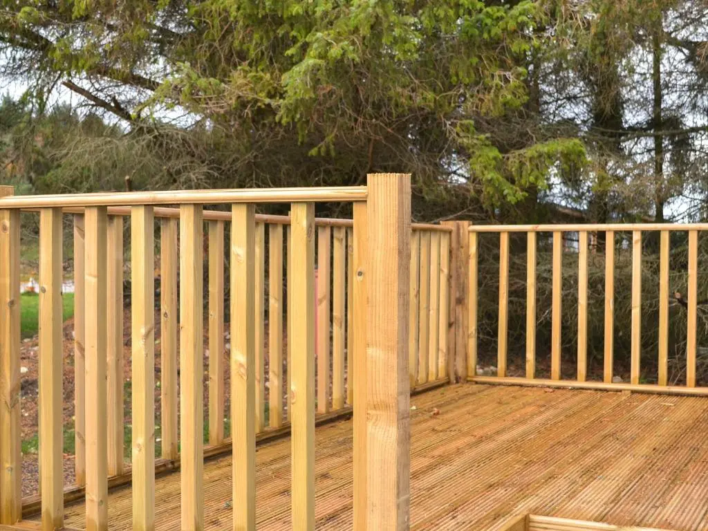 a wooden fence on a wooden deck at The Finch in Dyke
