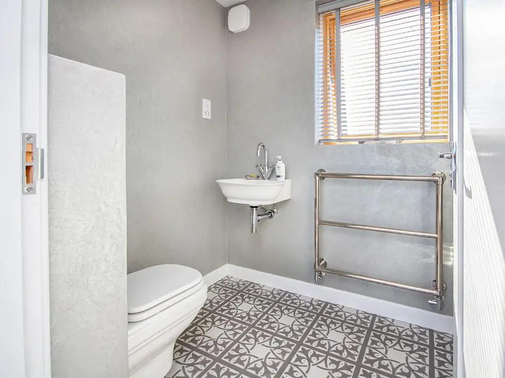 a bathroom with a toilet and a sink at Y Bwthyn in Culbokie