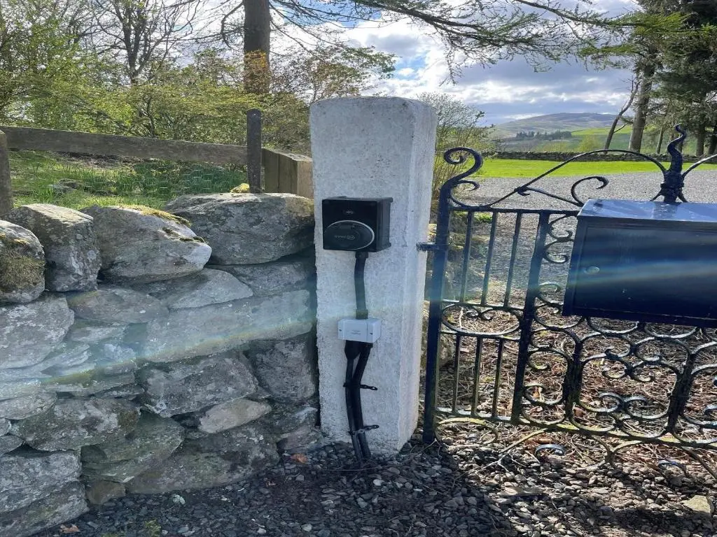 a gate with a mailbox next to a stone fence at 1 Bed in Blacklunans CA361 in Cray