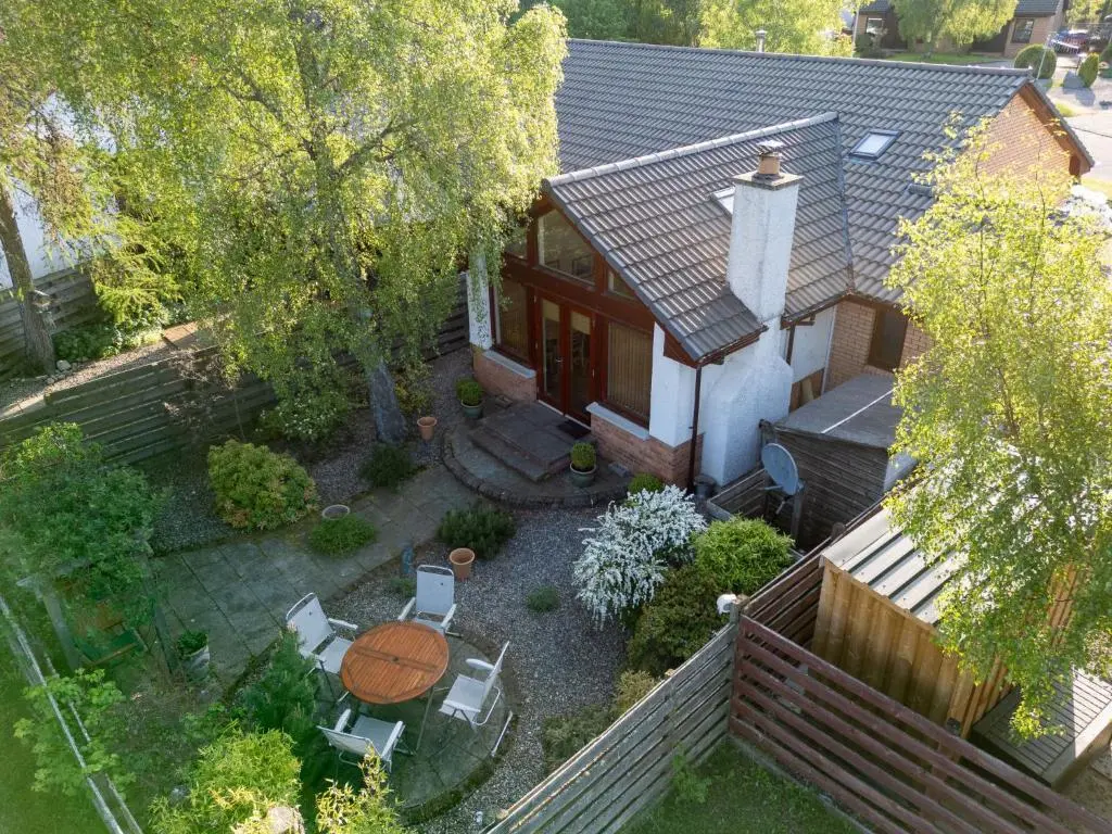 an overhead view of a backyard with a table and chairs at Holiday Home Skye Premier by Interhome in Aviemore