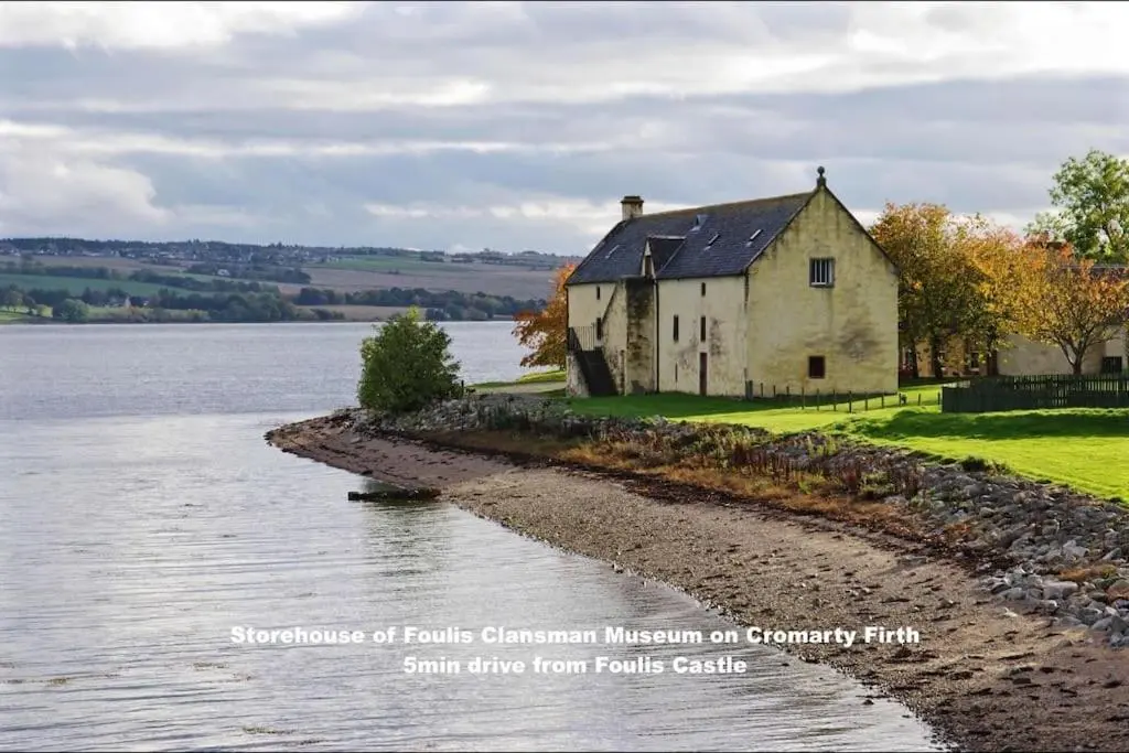 an old house on the shore of a body of water at Foulis Cottage, Foulis Estate, Highland Scotland in Ardullie