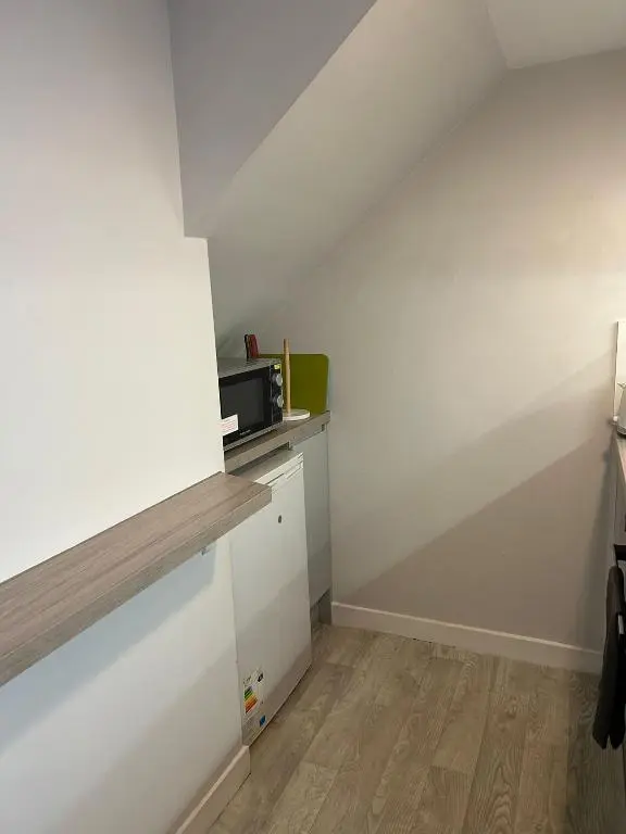 a small room with a microwave on a counter at 1 Bedroom Alexander Snug-Free Parking in Inverness