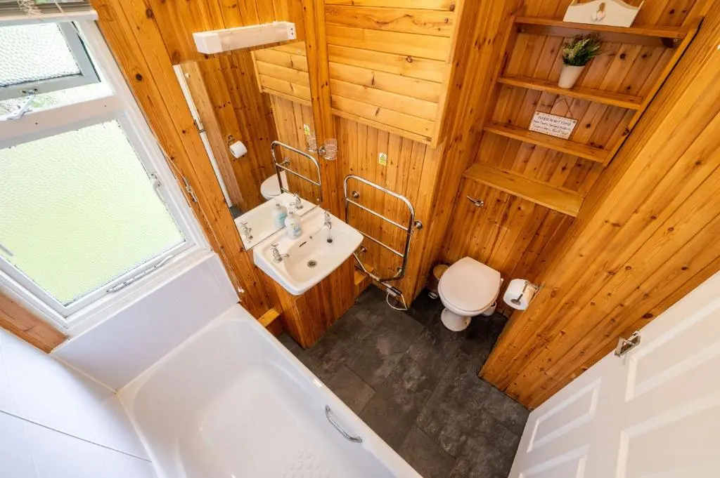 an overhead view of a bathroom with a tub and a sink at Ancarraig Lodges in Drumnadrochit