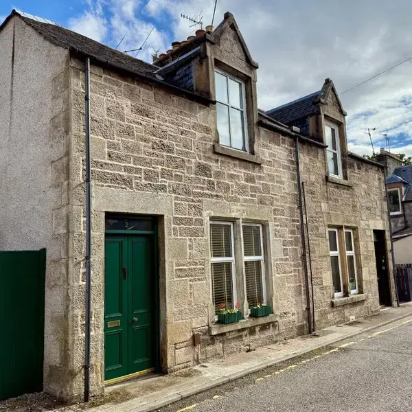 Rosebery House with private garden in quiet area of city centre
