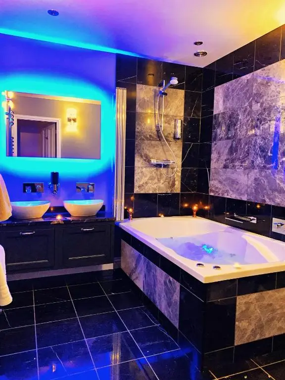 a large bathroom with two sinks and a tub at Appin House B&B in Fort Augustus