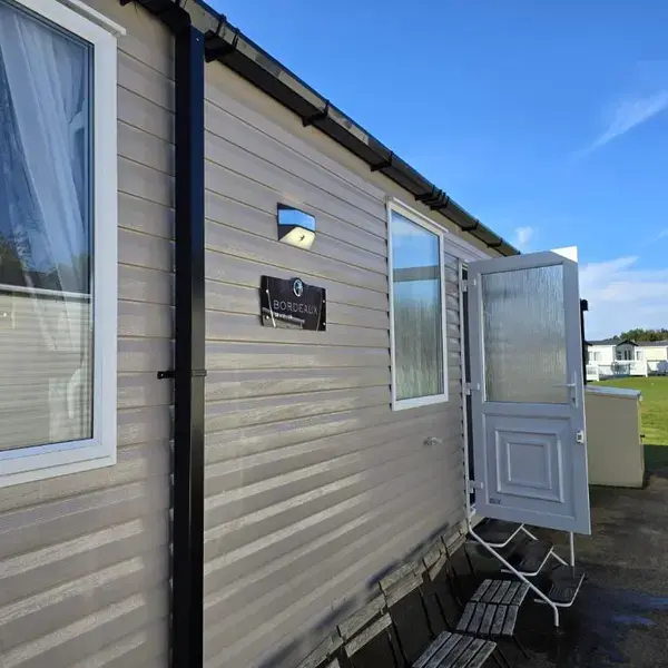 3 Bed-Sleeps 8-Free Parking-5 Min to Beach