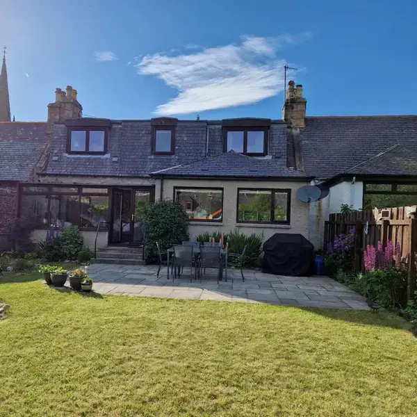 Spacious cosy welcoming cottage