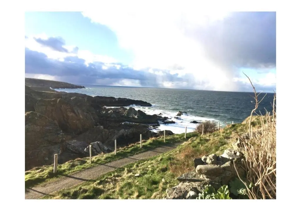 a path leading to the ocean on a cliff at House By The Sea in Portsoy