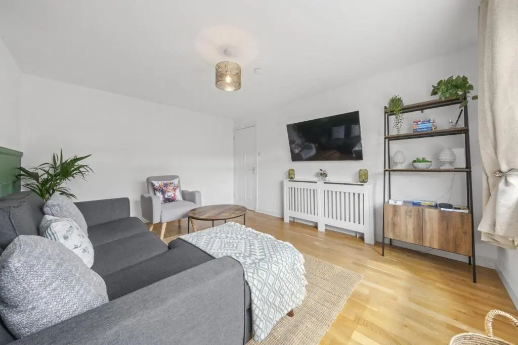a living room with a couch and a tv at Heather 3 Bedroom House - Inverness in Inverness