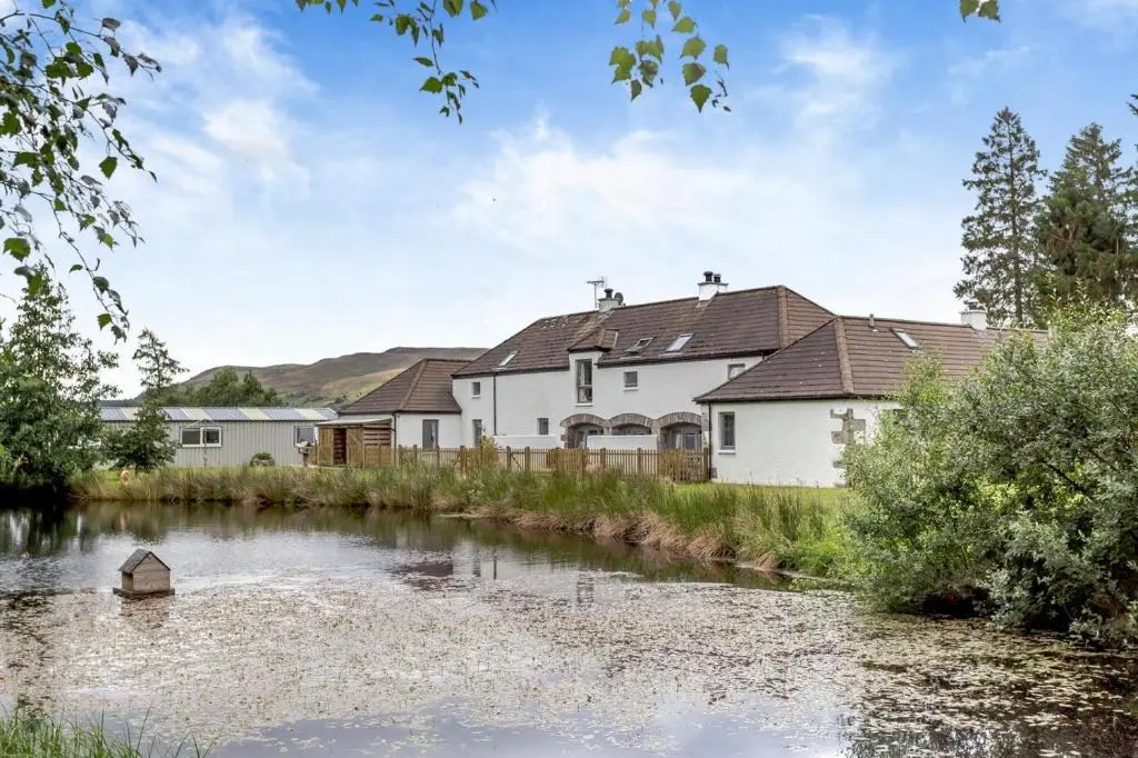 a house next to a river with houses at 1 Bed in Newtonmore oc-l32415 in Newtonmore