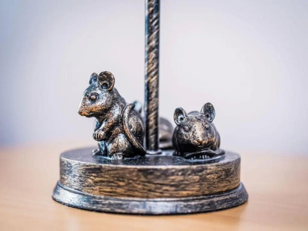 a metal statuette of rats on a table at Holiday Home Highland View by Interhome in Drumnadrochit