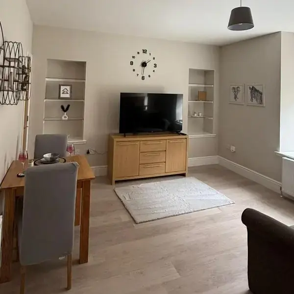 1 Bed Flat - Sleeps 2 - Parking - Wifi