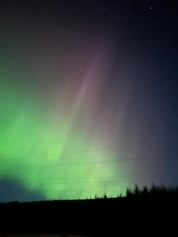 an image of the northern lights in the sky at Woodland studio in Stittenham