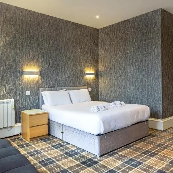 Crown Hotel & Bar