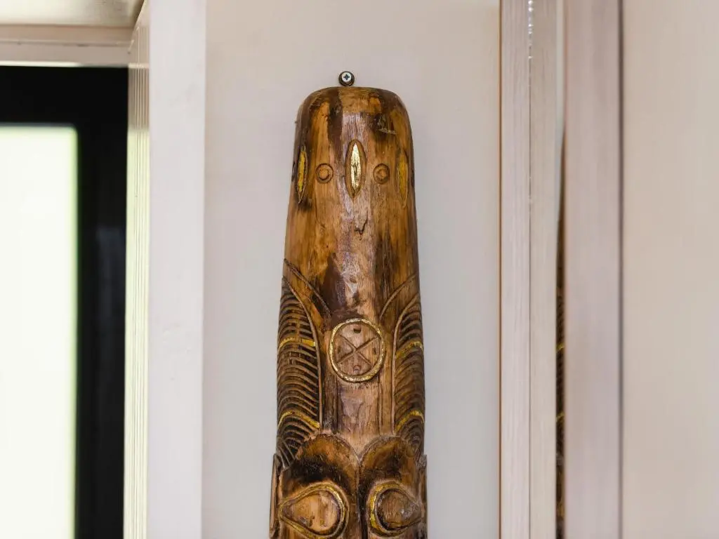 a wooden vase hanging on a wall at Holiday Home Wayside Bothy by Interhome in Drumnadrochit