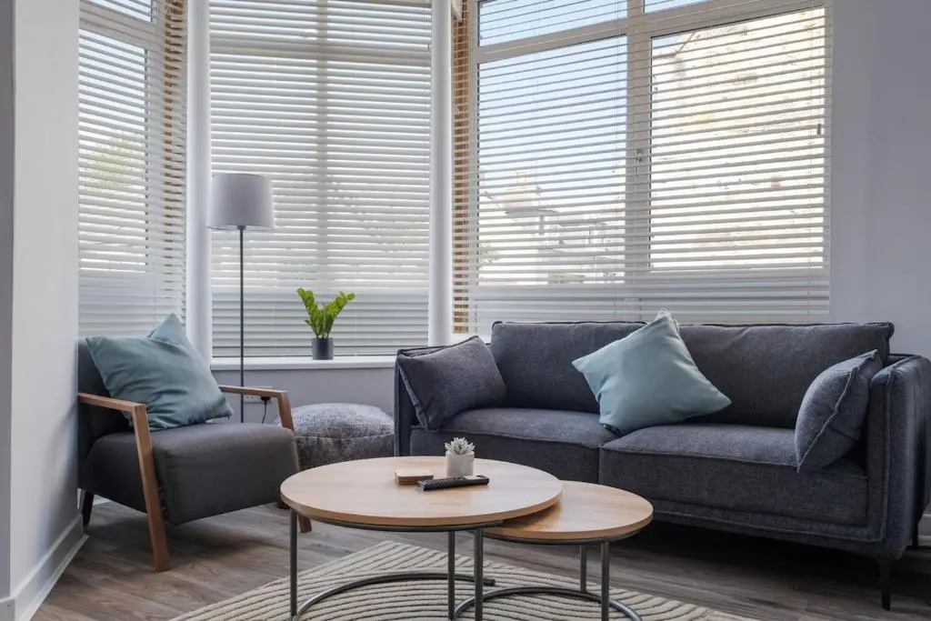 a living room with a couch and a table at Charming 2 bed in Aberchirder in Aberchirder