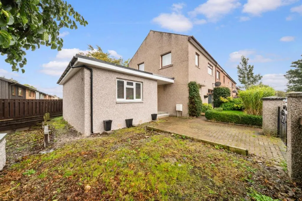 a house with a driveway in front of it at Temple 1 Bedroom Studio - Inverness in Inverness