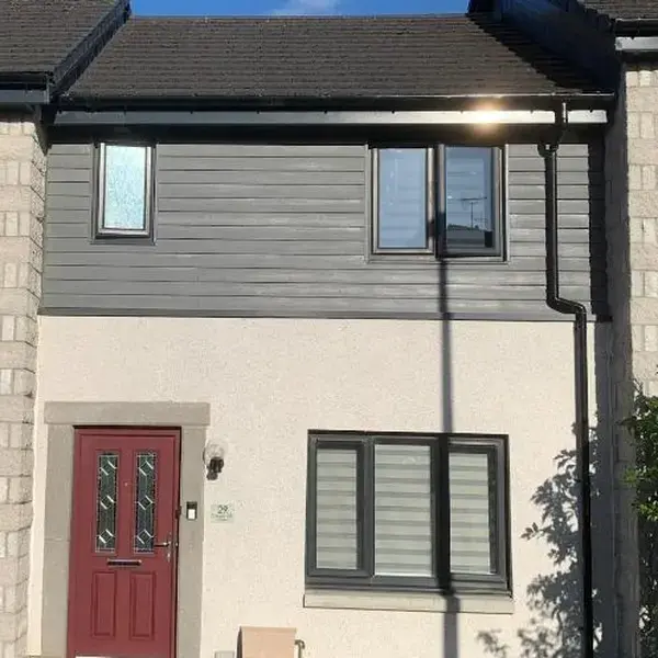A comfortable and modern 2BR 2BA home near ABZ