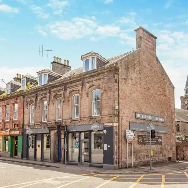 Family - Central - Parking - Wifi - Sleeps 3