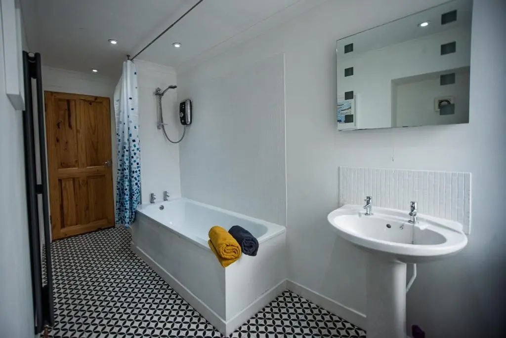a bathroom with a sink and a bath tub and a sink at Fisherman Cottage - ideal for Trades and couples part of Langley Serviced Apartments Has outside steps in Wick