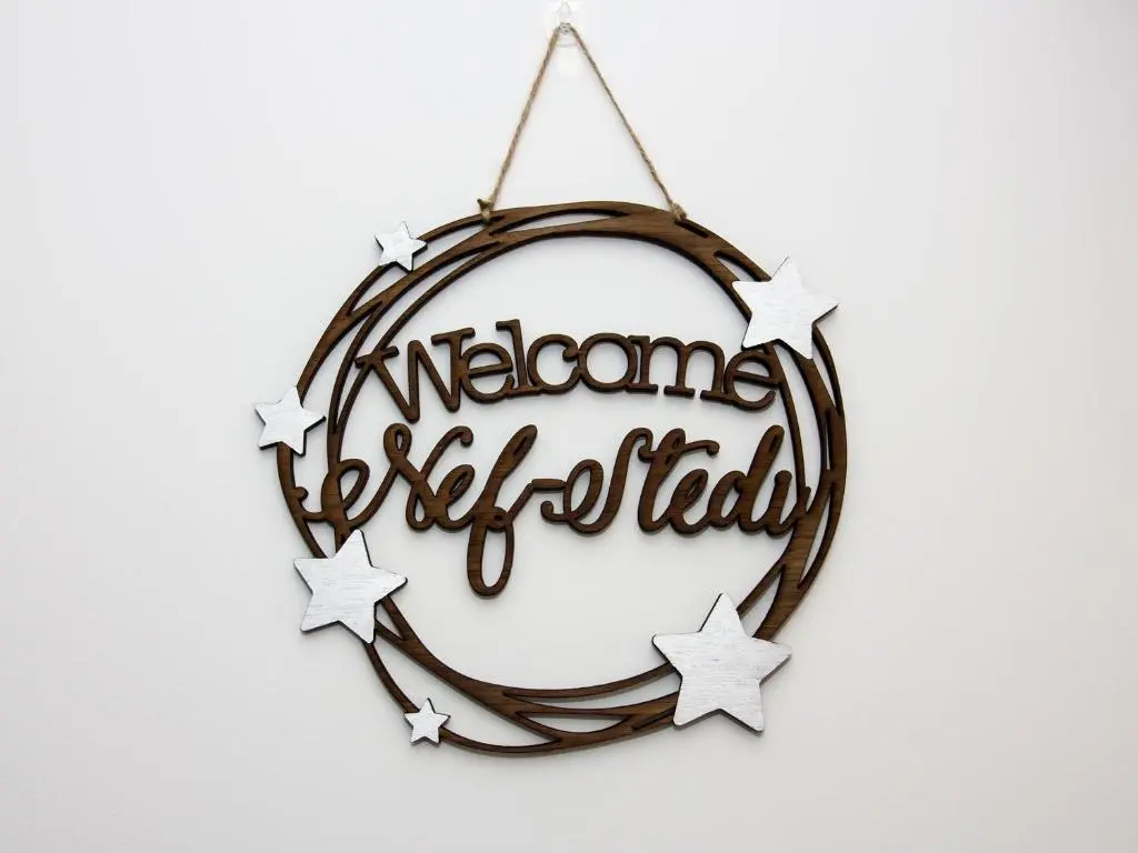 a welcome wreath sign with stars on a white background at Nef-Stedi in Kirktown of Bourtie