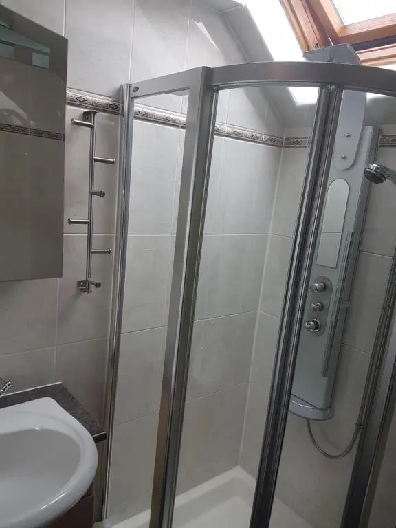 a bathroom with a shower and a toilet and a sink at Jane's Place Free Parking in Inverness
