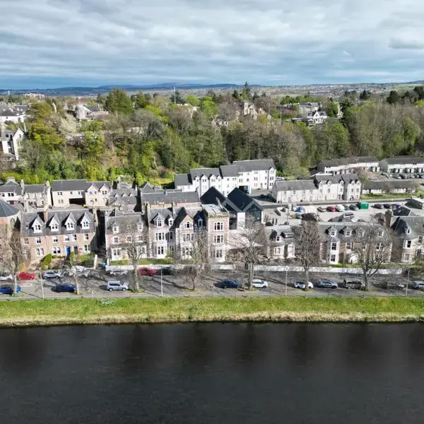 Glen Mhor Hotel at Uile-bheist 'Brewstillery'