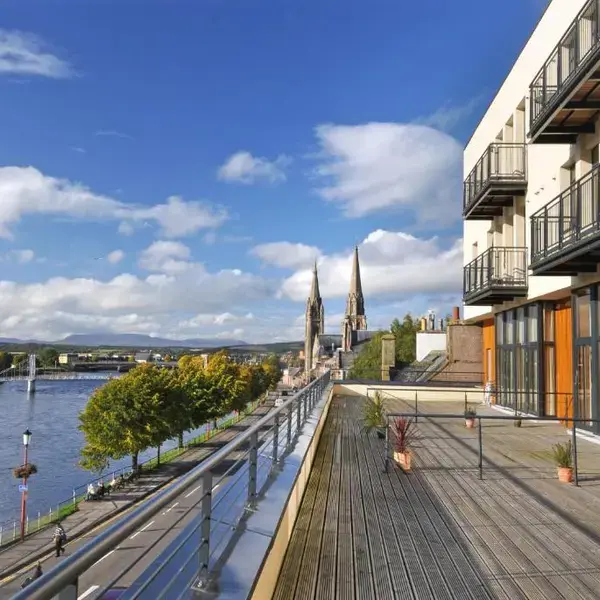 Highland Apartments by Mansley