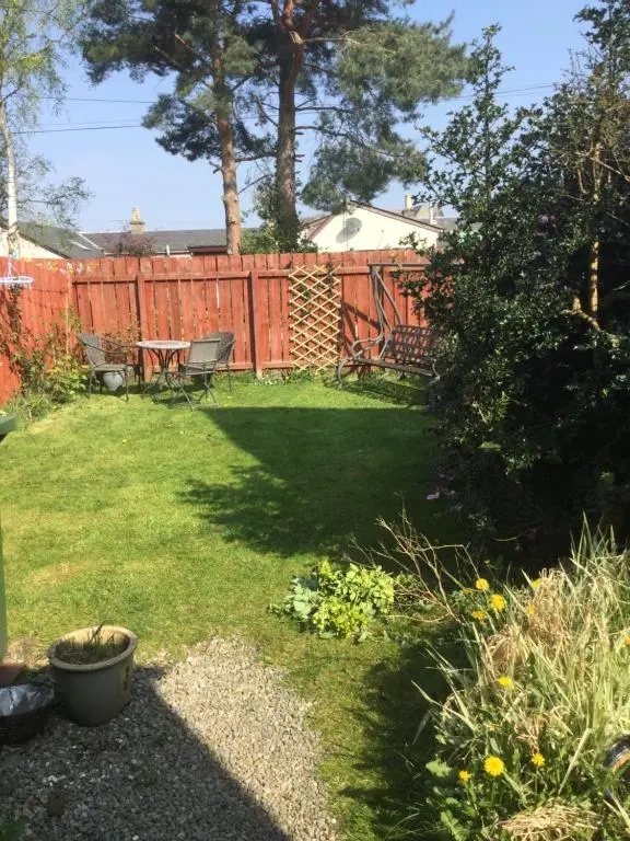 a backyard with a fence and a picnic table at 63 Argyle Street in Inverness
