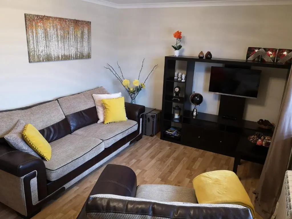 a living room with a couch and a tv at Perfect Stay Apartments No.20 in Inverness