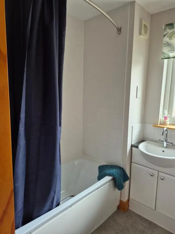 a bathroom with a bath tub and a sink at The Studio in Drumnadrochit