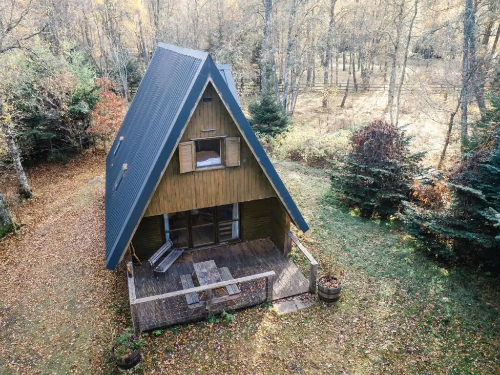 an overhead view of a tiny house in the woods at Chalet Rowan Cottage by Interhome in Inverness