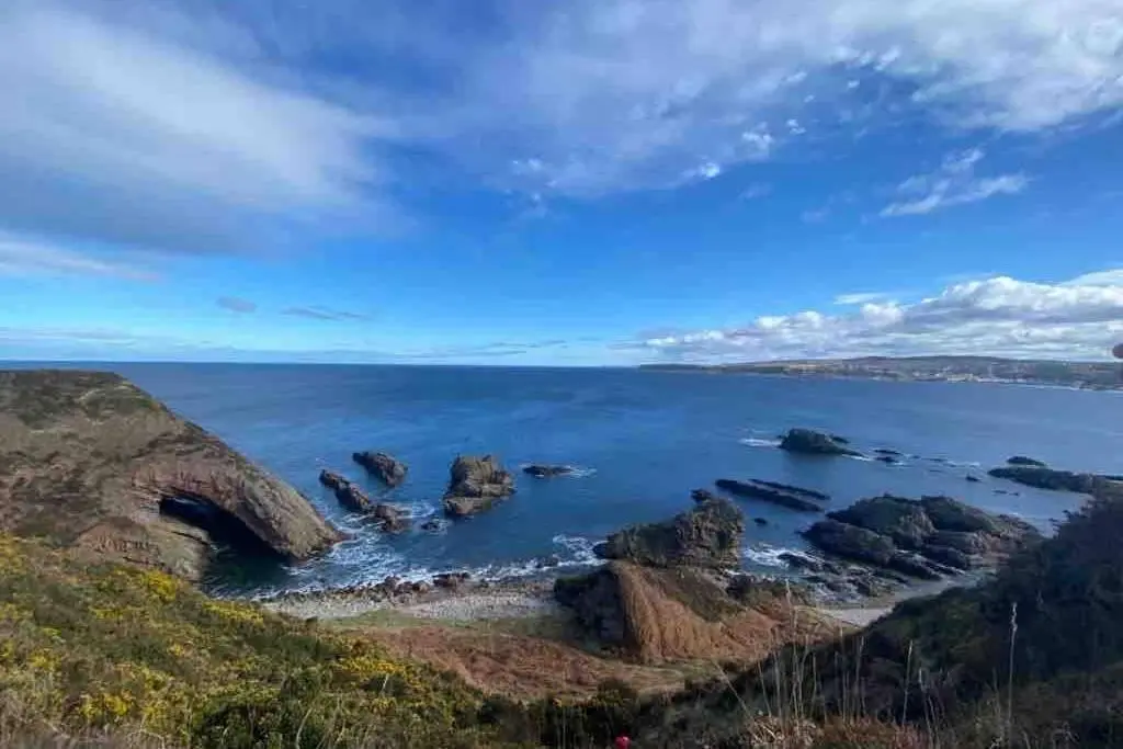 a view of the ocean with rocks in the water at Chemist's House in Cullen