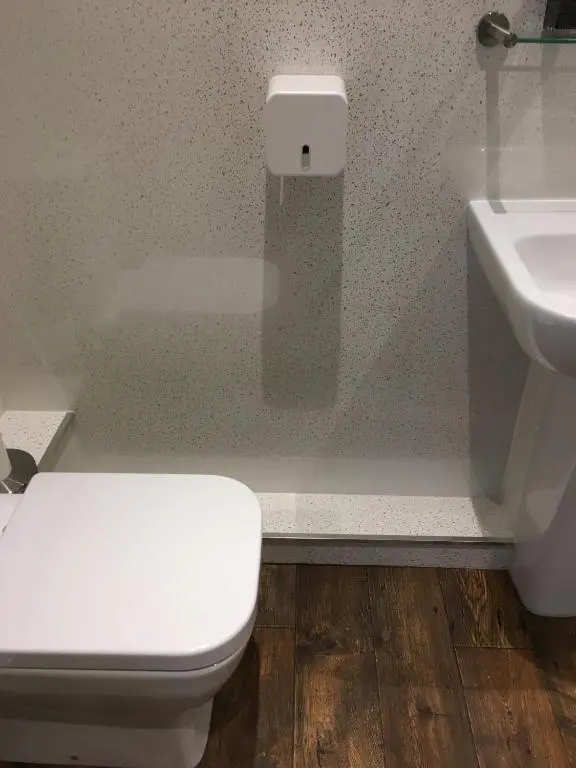 a bathroom with a white toilet and a sink at Modern 1 Bedroom Apartment central Inverness city in Inverness