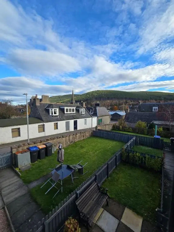 a garden on the roof of a house at Pannanich View Cottage, Ballater in Ballater