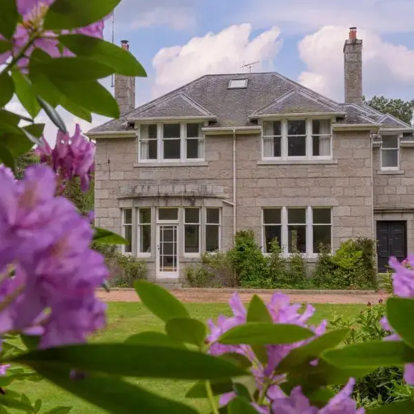 Haven Retreat Scotland - Large 4 Bed House with Woodland garden