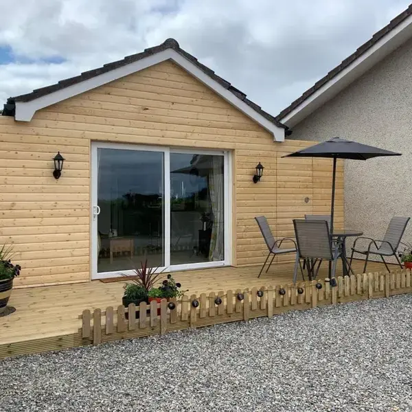TomaX Garden Cabin Free Parking