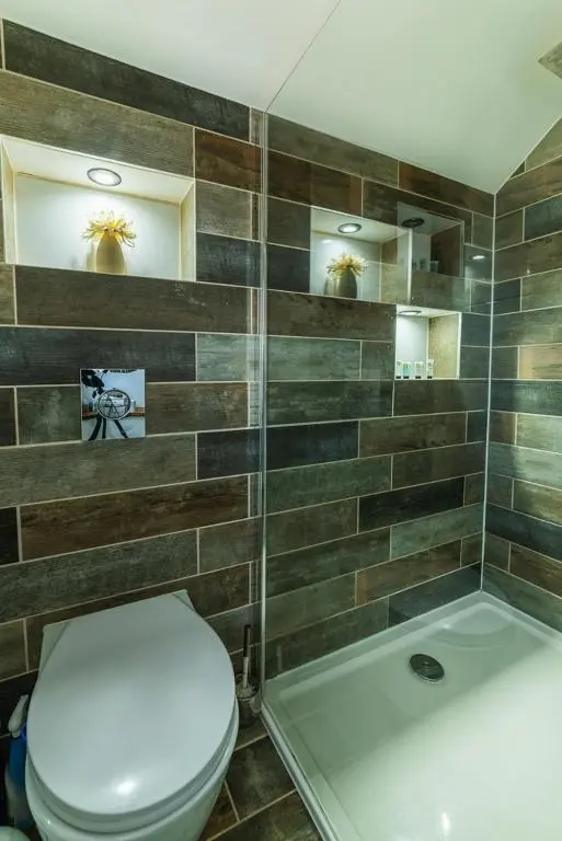 a bathroom with a toilet and a shower and a tub at Willa , Cosy house in Inverness in Inverness