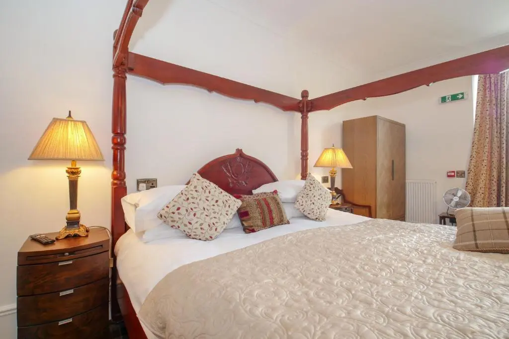 a bedroom with a large bed and two lamps at Gordonston Apartments in Inverness