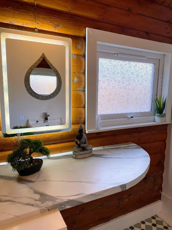 a room with a window and a mirror and a table at Kaoglen Zen-Feature Bath-Dunkeld-Route 500 in Balnald