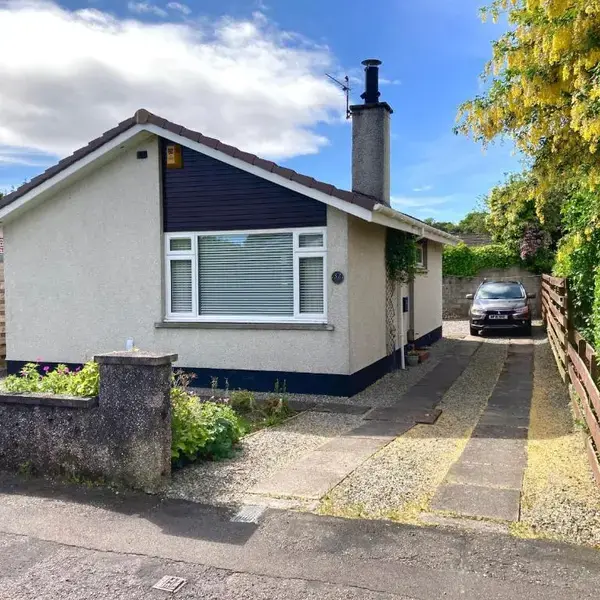'Edgewood' - spacious detached bungalow