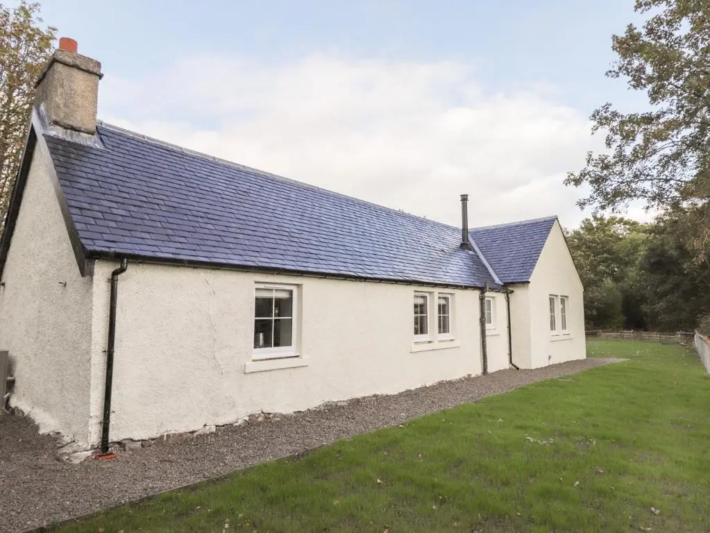 a white house with a blue roof at Bonnach in Muir of Ord