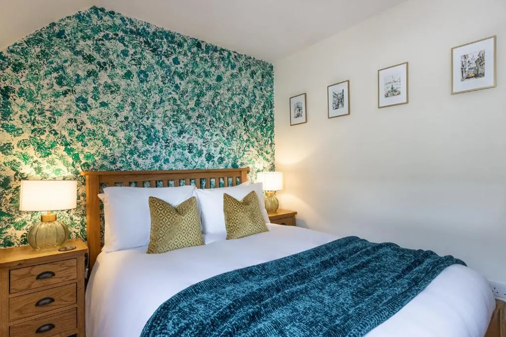 a bedroom with a bed and a green wall at The Rooftops Reservation in Inverness