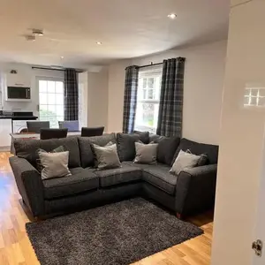 Apartment in Queens Court