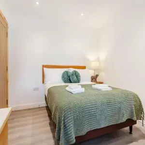 Family - Central - Wifi - Parking - Sleeps 4