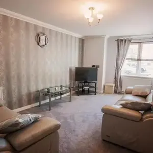 2 Bed Blackburn Village Apt With Wifi & Parking