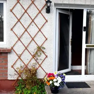 1 Bed Flat - Sleeps 4 - Garden - Parking - Wifi